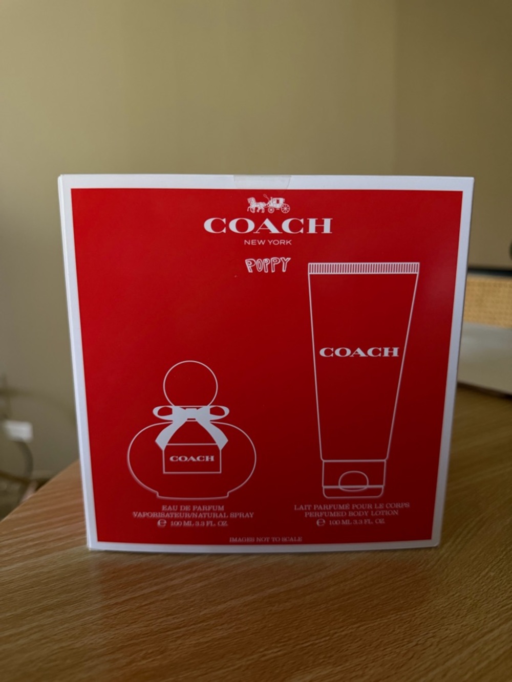 Coach Poppy Travel Set in Bright Red with Gold Logo - Picture 2 of 5